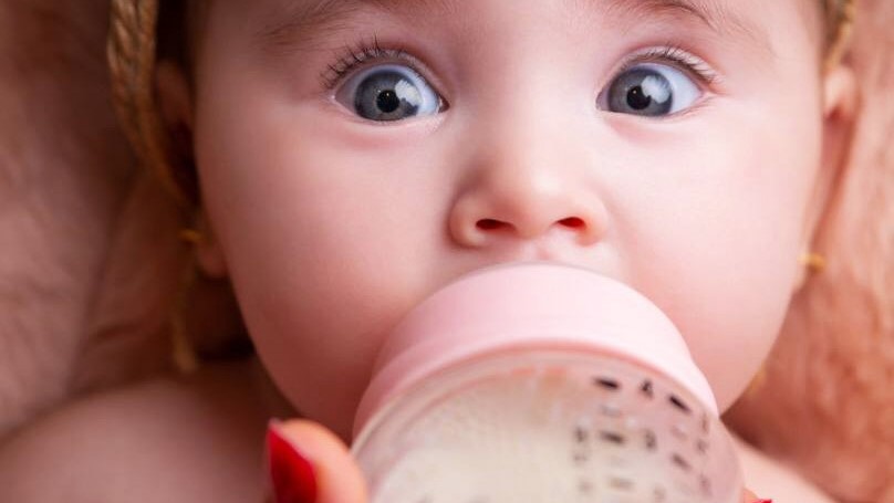 چهار نکته برای انتقال کودک از شیشهشیر به لیوان آموزشی کودکان